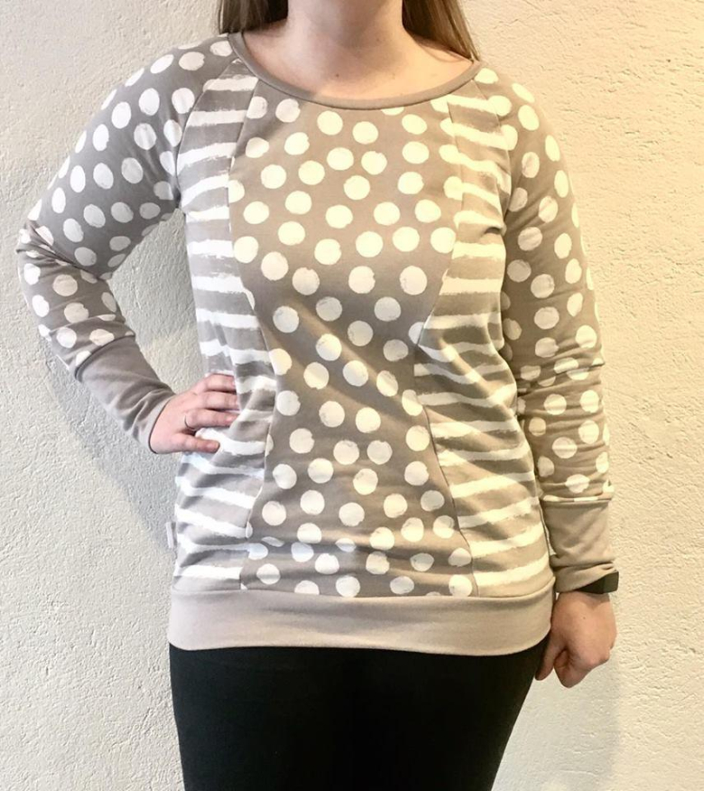 Raglan hoodie with a twist Textillia