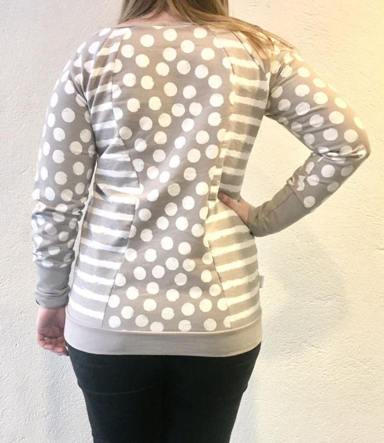 Raglan hoodie with a twist Textillia