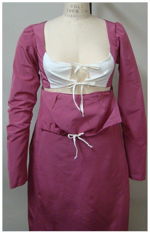 126 | Ladies' Round or Trained Gown with a High Stomacher