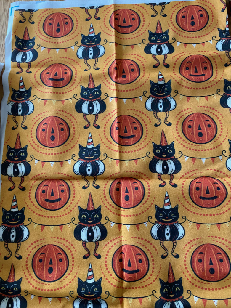 Dancing cats and pumpkins